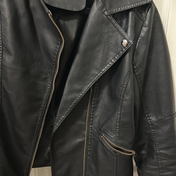 leather jacket - Picture 2 of 4